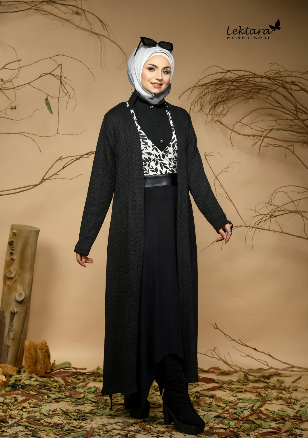 Elegant black wool dress with long sleeves and closed neckline
