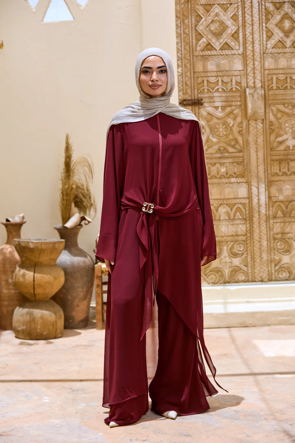 Front view of the burgundy Layered Chiffon Triangle Hem Tunic styled with a clutch
