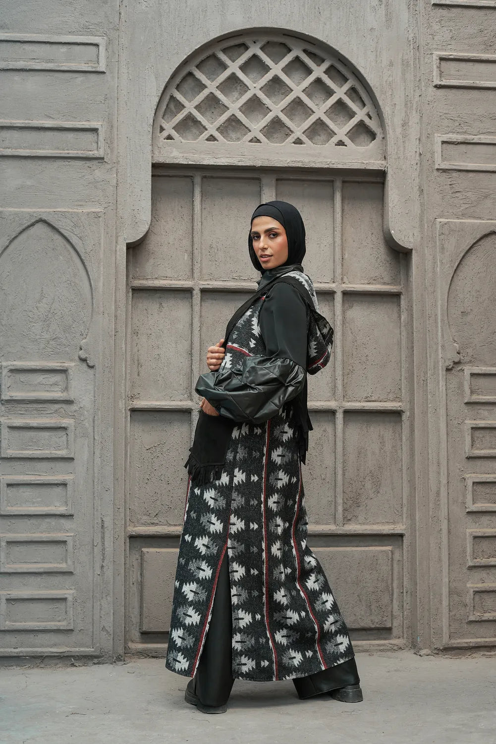 Women's Black sleeveless cardigan with pockets – back view