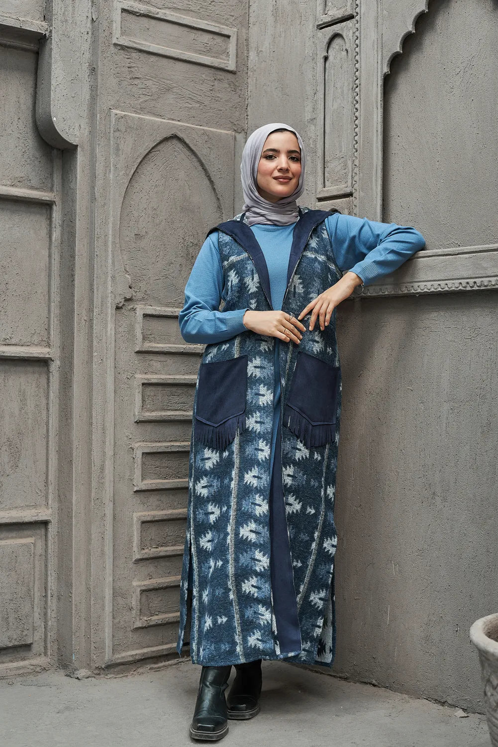 Women's Sleeveless suede cardigan in navy – front view